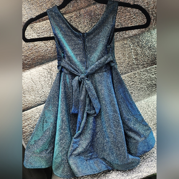 Formal dress - Picture 2 of 4